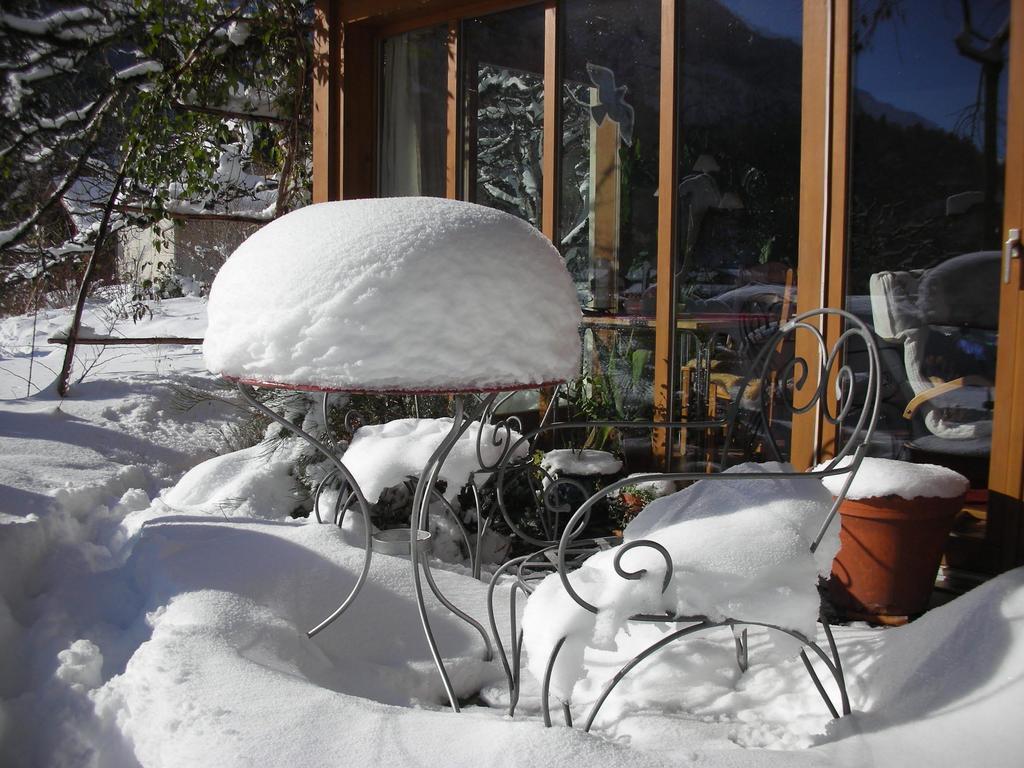 Dunkel Blaue Maus Acomodação com café da manhã Meiringen Exterior foto