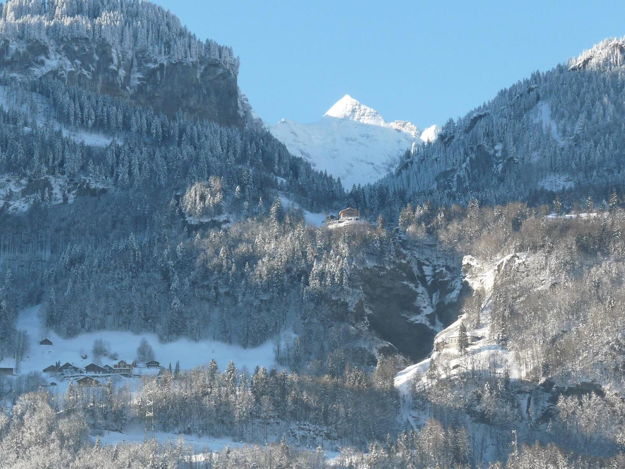 Dunkel Blaue Maus Acomodação com café da manhã Meiringen Exterior foto