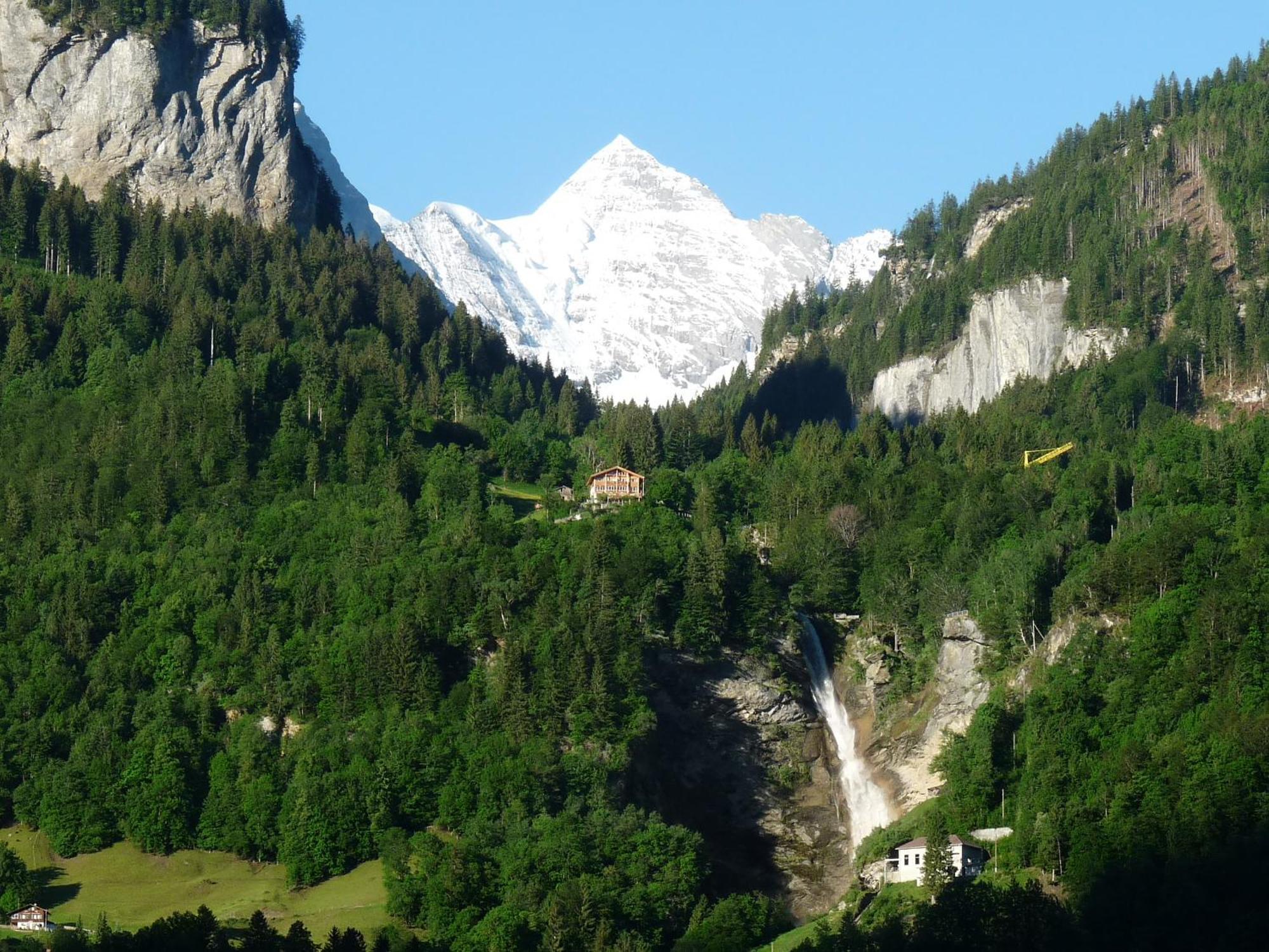 Dunkel Blaue Maus Acomodação com café da manhã Meiringen Exterior foto